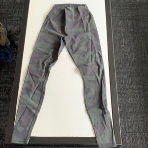 Camo ALO leggings